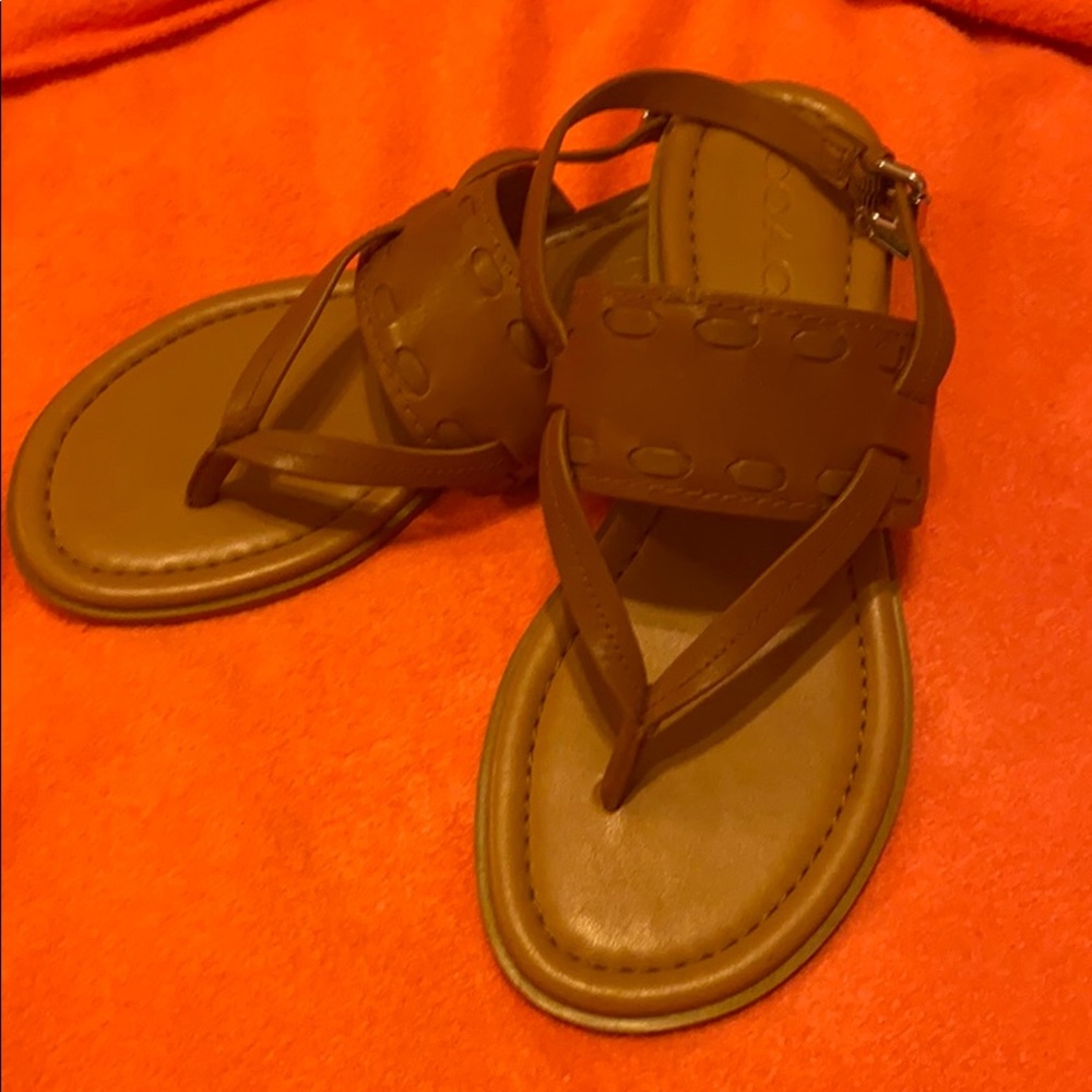 Use coach sandals
